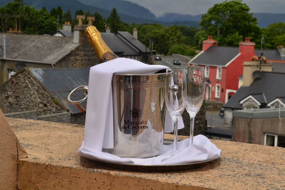 Fairhill House Hotel Clonbur ภายนอก รูปภาพ